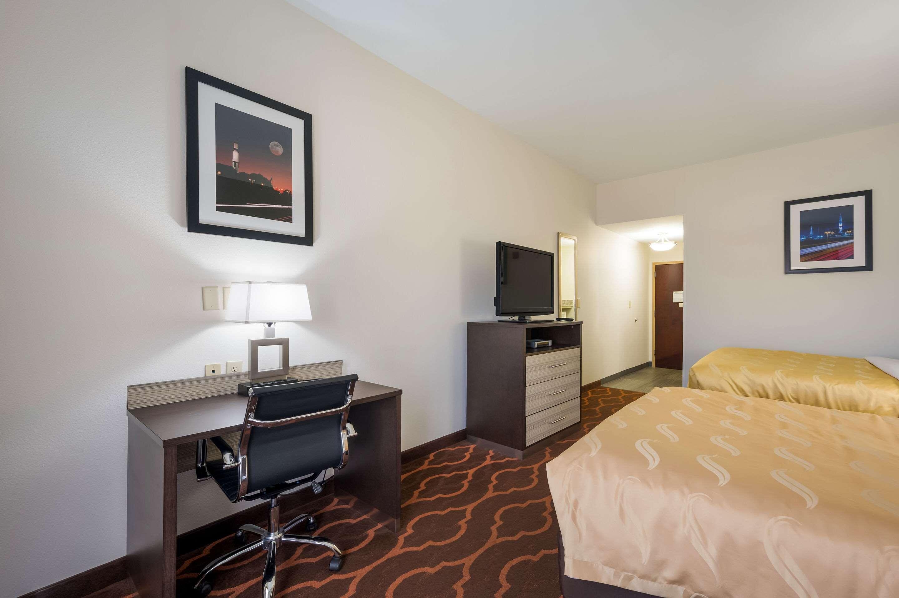 Quality Inn & Suites Huntsville Research Park Area Exterior photo