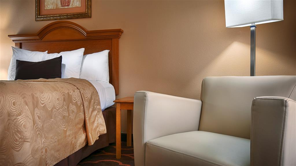 Quality Inn & Suites Huntsville Research Park Area Exterior photo