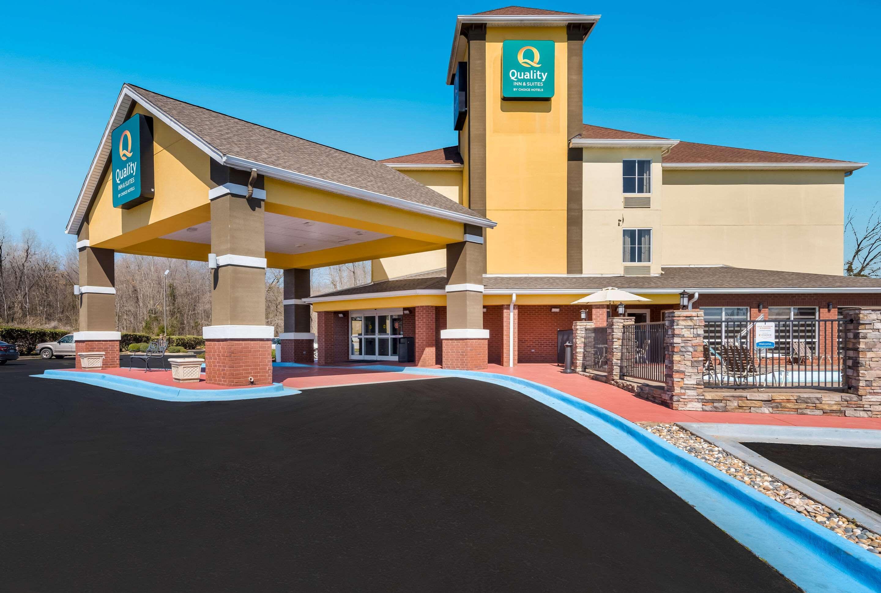 Quality Inn & Suites Huntsville Research Park Area Exterior photo