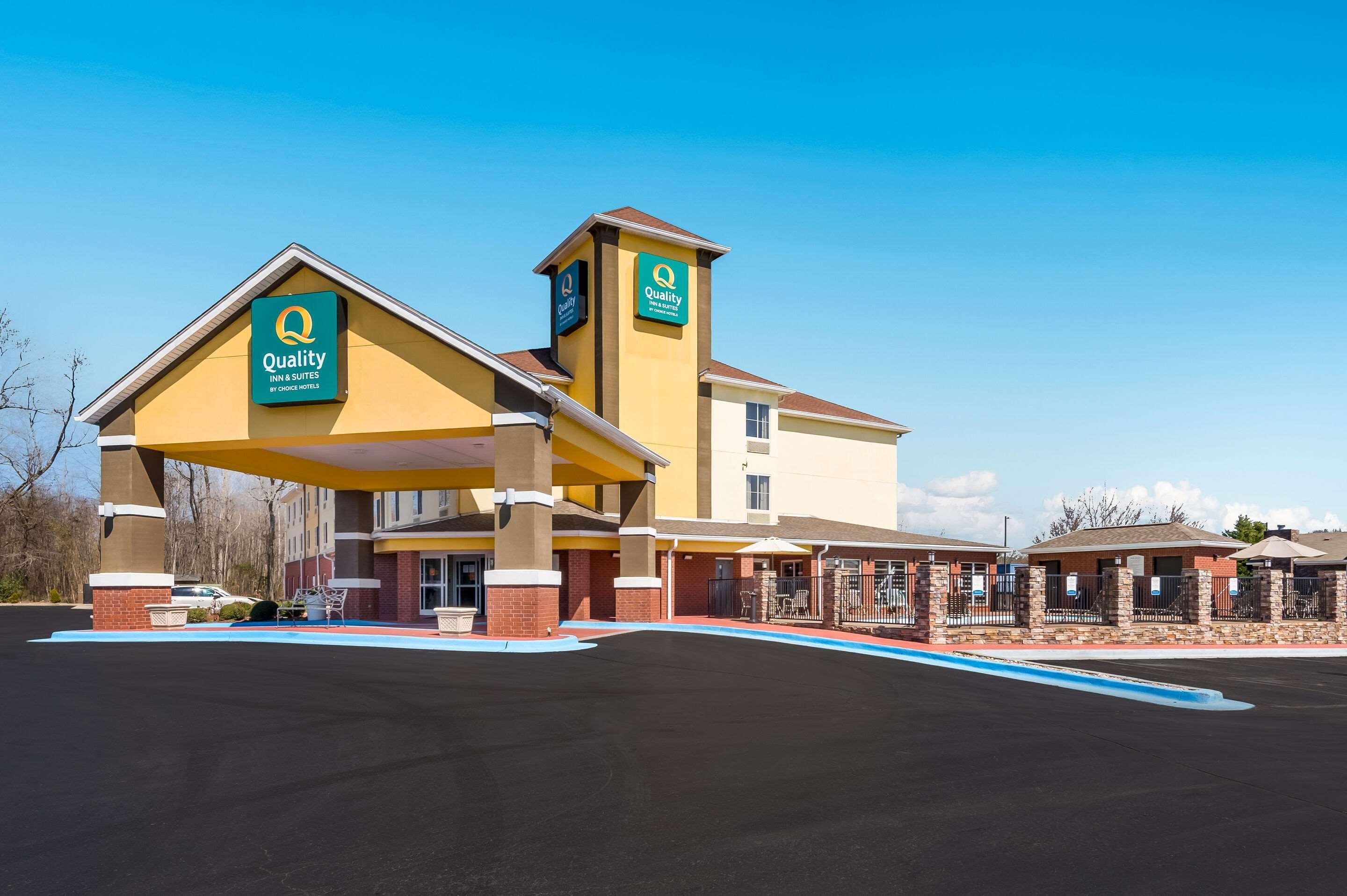 Quality Inn & Suites Huntsville Research Park Area Exterior photo