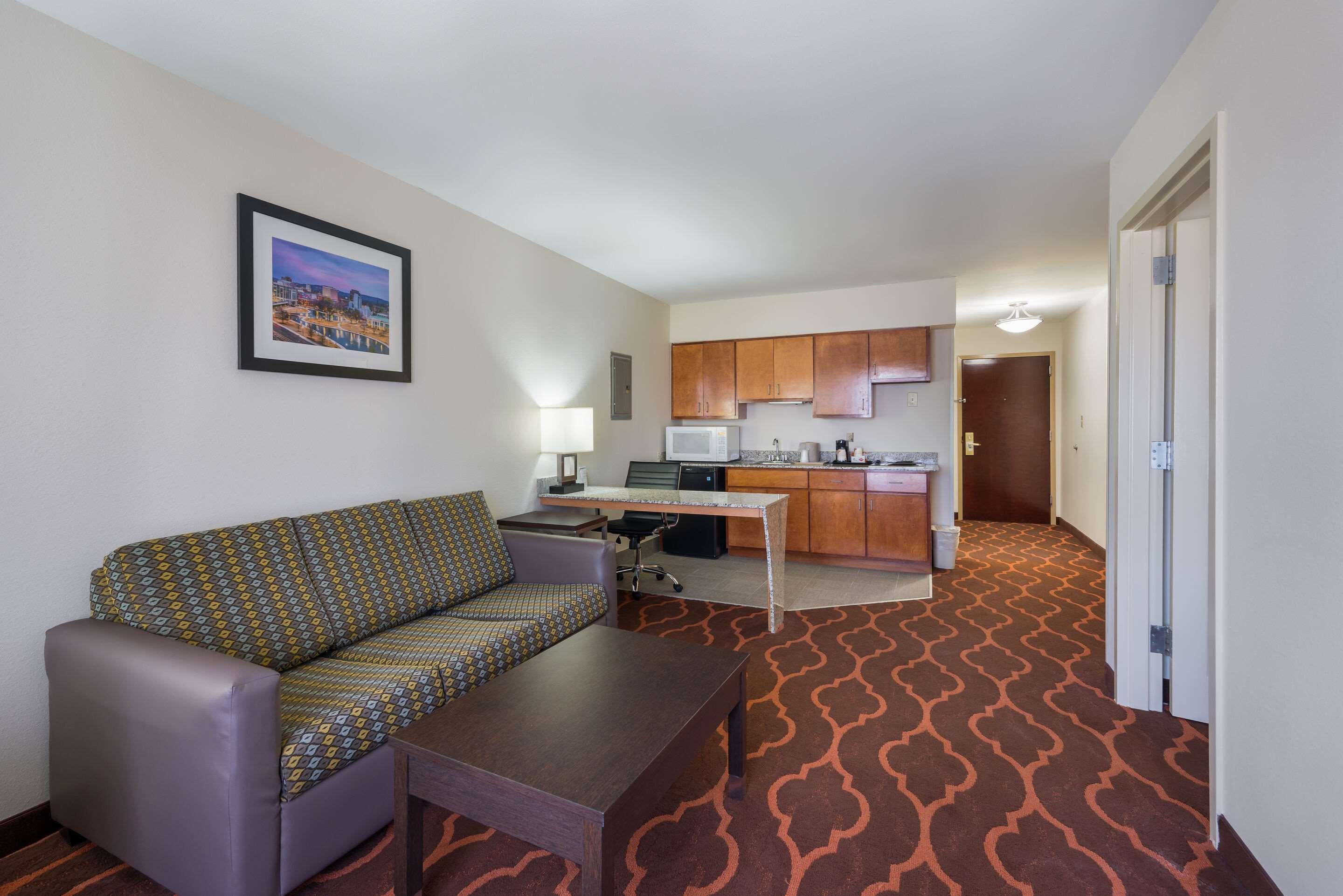 Quality Inn & Suites Huntsville Research Park Area Exterior photo