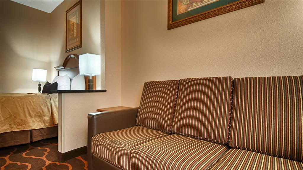 Quality Inn & Suites Huntsville Research Park Area Exterior photo