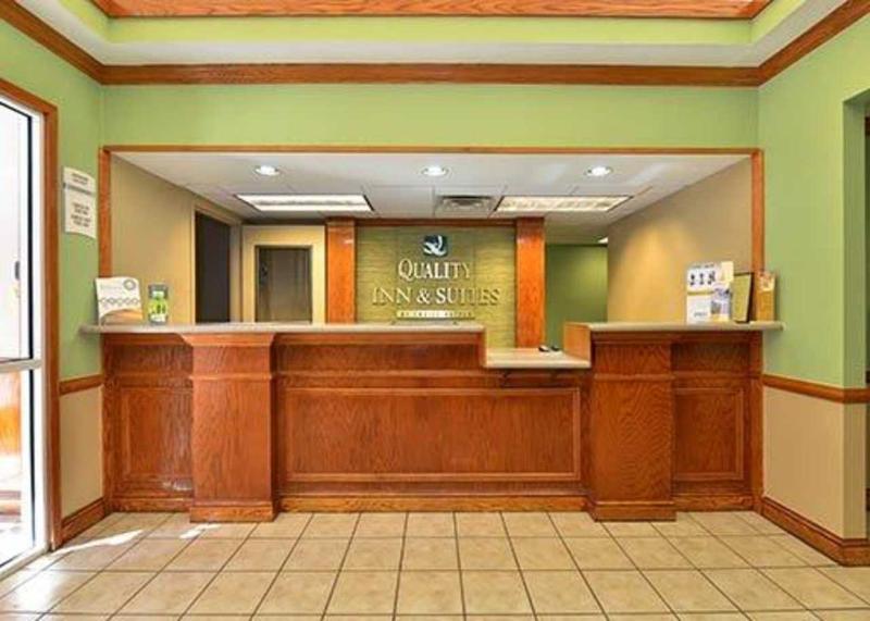 Quality Inn & Suites Huntsville Research Park Area Exterior photo